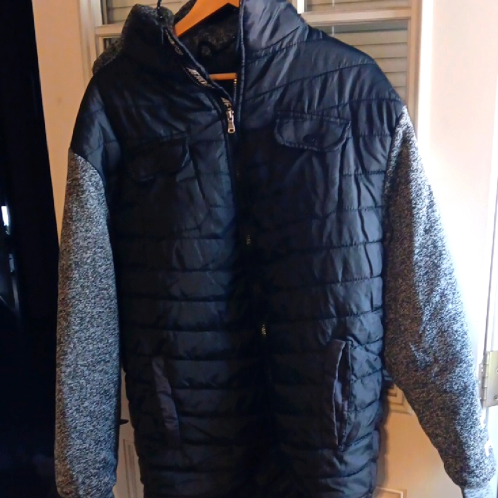 Areopostale Men's Black and Gray Quilted Jacket - Picture 1 of 4